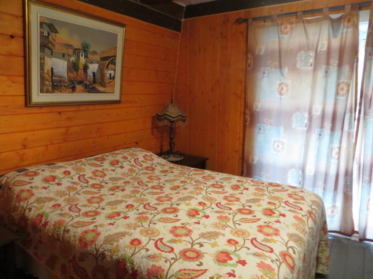 La Maison Sous Les Arbres Bed & Breakfast *