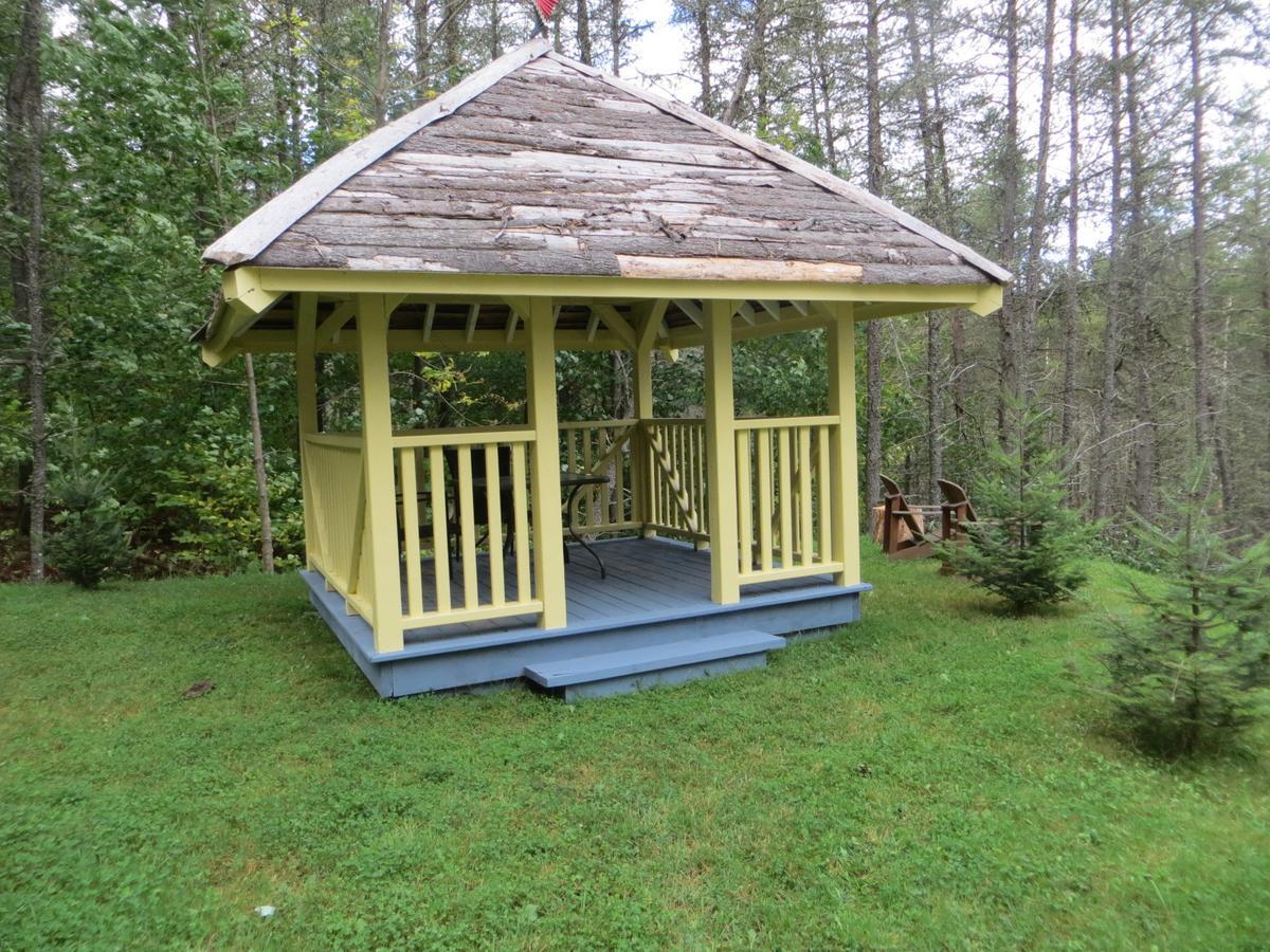 La Maison Sous Les Arbres Bed & Breakfast