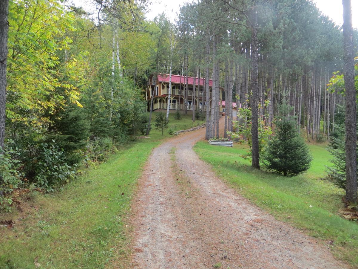 La Maison Sous Les Arbres Bed & Breakfast
