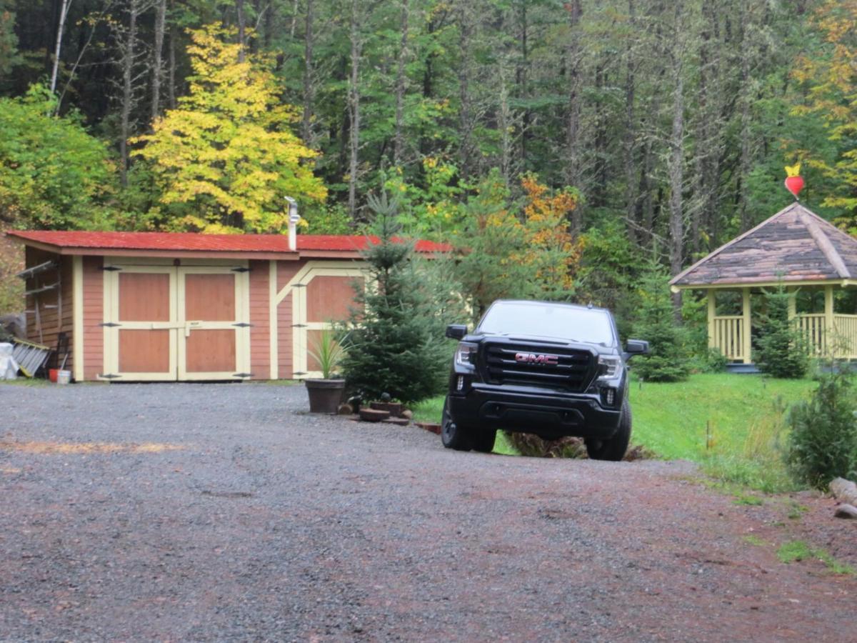 La Maison Sous Les Arbres Bed & Breakfast *